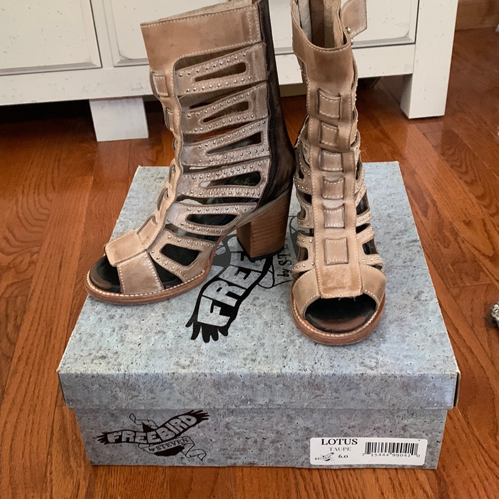 Freebird lotus caged sandal brand new in box size 6